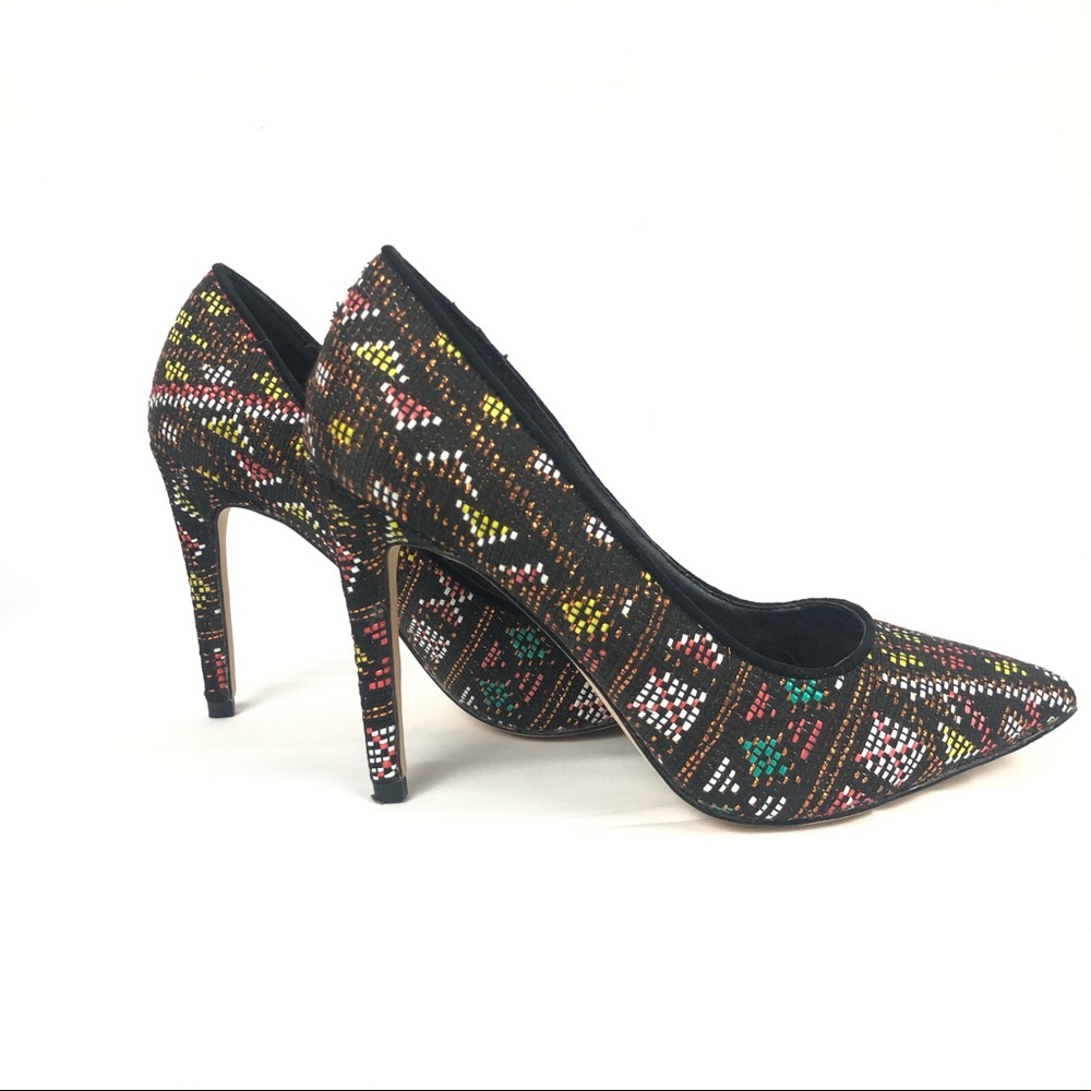 Mix No. 6 Aztec woven 3in heel pump. Size 5 1/2 - Picture 2 of 5
